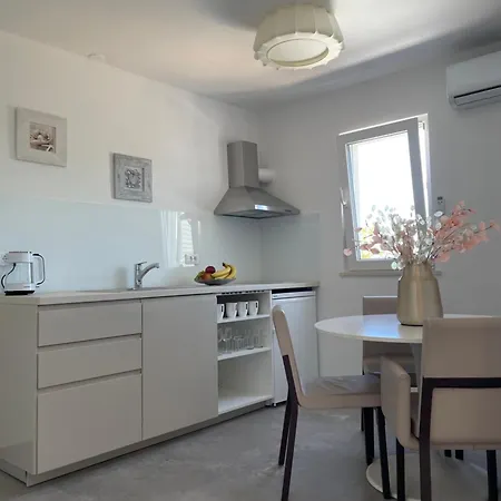 Sandra Apartment *